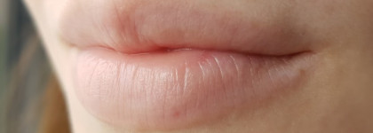 Essence Glossy Stick в оттенке 02 Clear Nude