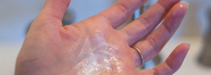 Смягчающий и очищающий пенящийся крем Clarins Gentle Foaming Cleanser with Shea Butter