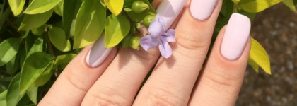 Неоднозначный Essence Colour & Care в оттенке 03 Happy nails