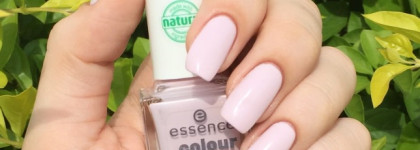 Неоднозначный Essence Colour & Care в оттенке 03 Happy nails