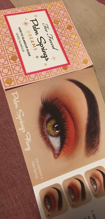 Вкладыш с примерами макияжа