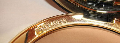 Незаметная на лице, но хорошо матирующая пудра Estee Lauder AeroMatte
