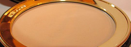 Незаметная на лице, но хорошо матирующая пудра Estee Lauder AeroMatte