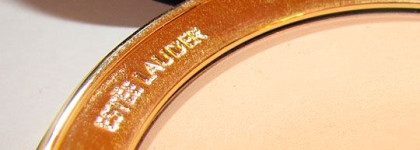 Незаметная на лице, но хорошо матирующая пудра Estee Lauder AeroMatte