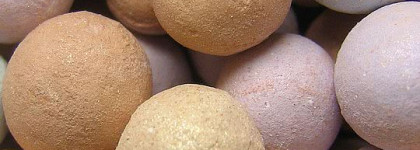 Пудра-шарики Guerlain Meteorites Pearls, оттенок 03 Teint dore (с показательными свотчами)