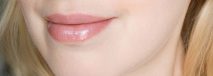 Стойкий блеск для губ MAC lipglass в оттенке Dreamy