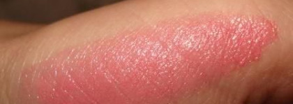 Губная помада Rouge Coco оттенок Magnolia из рождественской коллекции Chanel 2010