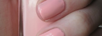 Лаки Essie: Van d'go  и Cute as a button