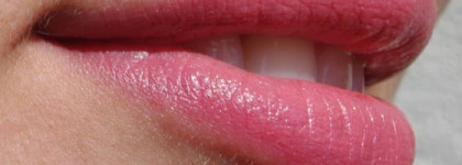 Свотчи четырех помад Шисейдо