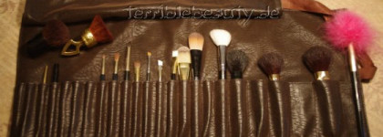 Натюрморт "Стул и кисти"