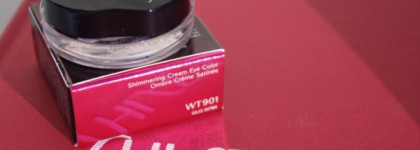 Кремовые тени с мерцающим эффектом Shiseido Shimmering Eye Color:  WT 901 Mist, OR 313 Sunshower (LE), PK 214 Pale Shell (LE)