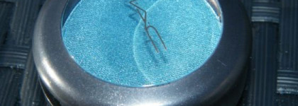 Тени из коллекции MAC Peacocky - Odalisque Mega Metal Shadow