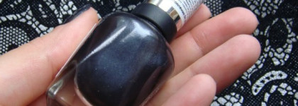 Соратники или соперники? Сравнение лаков Salon Manicure Black Platinum 340 от SH и Аrtdeco Ceramic Nail Lacquer 134
