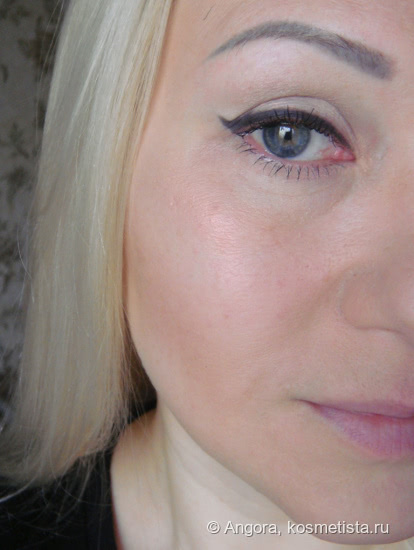 Хайлайтер Hi-Lite Opals от Lime Crime, который я использую в качестве теней