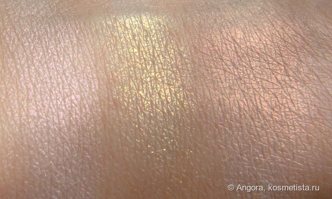 Хайлайтер Hi-Lite Opals от Lime Crime, который я использую в качестве теней