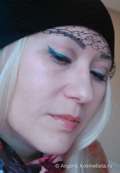 Хайлайтер Hi-Lite Opals от Lime Crime, который я использую в качестве теней