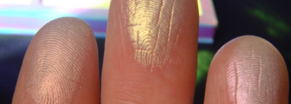 Хайлайтер Hi-Lite Opals от Lime Crime, который я использую в качестве теней