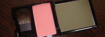 Румяна с шелковистой текстурой и эффектом сияния Luminizing Satin Face Color Shiseido