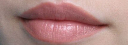 Губная помада с атласным блеском Chanel Rouge Allure оттенок 01 delicate