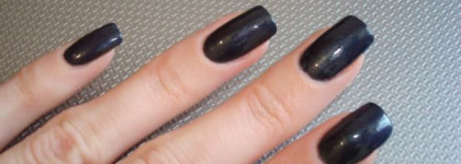 Я искала эффектный лак или YSL La Laque Long Lasting Nail Lacquer №35 Tuxedo Grey
