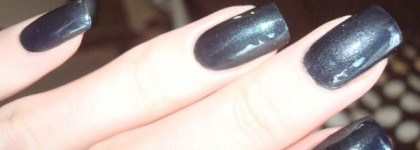 Я искала эффектный лак или YSL La Laque Long Lasting Nail Lacquer №35 Tuxedo Grey
