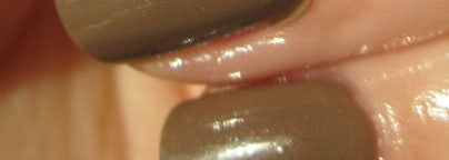 Лак для ногтей Mavala 151 Marron Glace; Opi Tickle my Francey NL F16