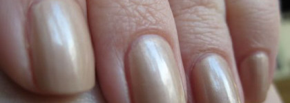 Цвет Шампань от профессионалов или OPI  Sand in my Suit NL B 79 “Песок в моем бикини”