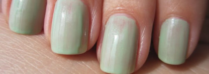 Ноготки цвета мяты - Mavala Aquamarine #154; OPI Marmaid's Tears NLp18 +  OPI Silver Shatter NLe62