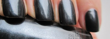 Мой первый лак от MAC NightFall - Nocturnal black frost (Frost)