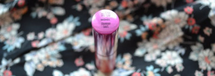 В ожидании солнца: Rimmel Vinyl Max 101 Legend & Maybelline Watershine Gloss 133 Strawberry Carats