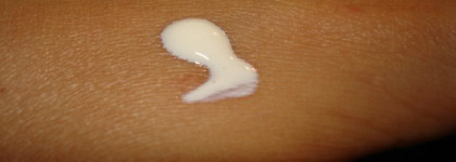 Защитная эмульсия UV Essentiel против негативного воздействия окружающей среды   SPF 50 / PA +++ от Chanel PRÉCISION