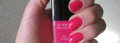 И снова розовый или лак Chanel Le Vernis № 547 Pulsion из рождественской коллекции Chanel Les Tentations de Chanel Holiday 2010 Collection