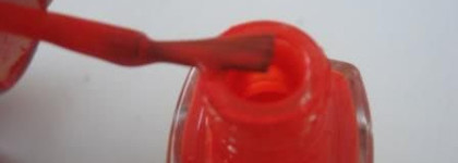 Оранжевые цвета моей лаковой коллекции: Chanel le vernis nail colour #473 Coromandel, #203 Miami peach, 307 Orange fizz; JA-DE Nail Enamel №372 Orange Bloom; YSL La Laque № 9 Flaming Orange