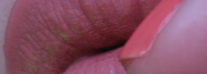 Старая добрая классика – помада и лак одного оттенка