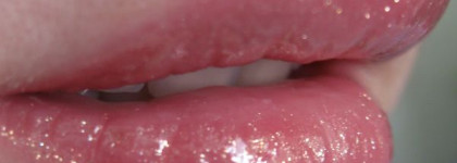 Золотые искорки на губах с блеском YSL Golden Gloss Shimmering Lip Gloss #30