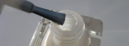 Estee Lauder Pure Color #C2 Porcelain, Giorgio Armani Gloss d’Armani #504, Dolce&Gabbana smooth eye color duo #150 Laguna