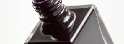 Tom Ford nail lacquer #32 Black Cherry