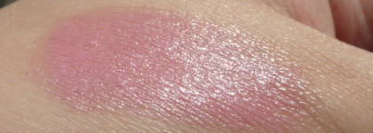 Неоднозначный любимец Revlon Бальзам для губ Colorburst Lipbutter #080 Strawberry Shortcake