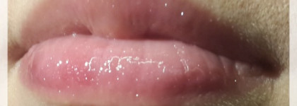 Lancome Gloss In Love Sparkling Lipglaze Cocooning Feel #383 Violette Paillette - Сияющий блеск для губ с увлажняющим эффектом, мой спутник на Новый Год