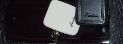 Мой фаворит-Guerlain Parure Compact Foundation With Crystal Pearls # 03 Beige Parfait – Компактная тональная пудра cо светоотражающими частицами СПФ 20