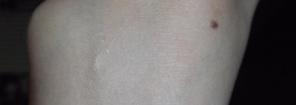 Мой фаворит-Guerlain Parure Compact Foundation With Crystal Pearls # 03 Beige Parfait – Компактная тональная пудра cо светоотражающими частицами СПФ 20