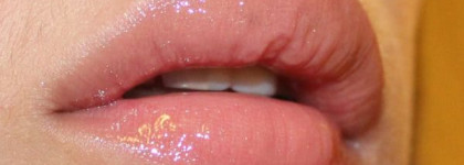 Один из компании Chanel - блеск для губ Chanel Rouge Allure extrait de gloss, #51 Insouciance