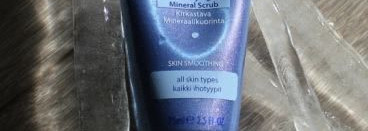 Свежесть и гладкость с очищающим минеральным скрабом для лица Arctic Touch, Lumene