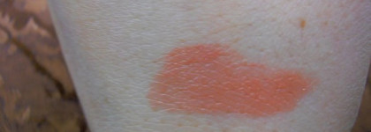 Увлажняющая губная помада "Соблазн"  от Avon в оттенке Nude Perfection