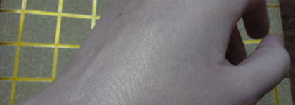 Сияющая кожа с перламутровым флюидом для лица  "Girl Meets Pearl" от Benefit