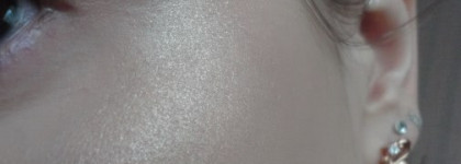 Сияющая кожа с перламутровым флюидом для лица  "Girl Meets Pearl" от Benefit