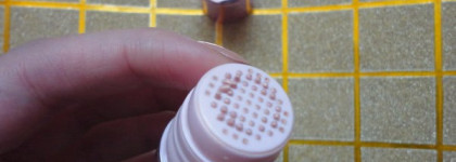 Сияющая кожа с перламутровым флюидом для лица  "Girl Meets Pearl" от Benefit