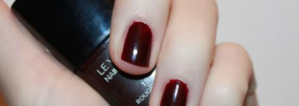 Chanel Vernis № 18 Rouge Noir