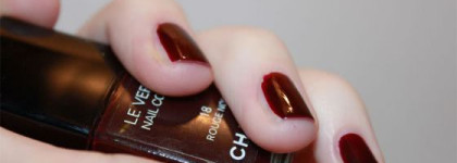 Chanel Vernis № 18 Rouge Noir