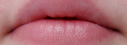 Отличный блеск для губ Rimmel Vinyl Gloss №140 Dance With Me